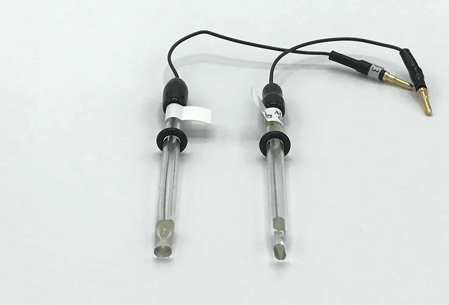 微小カーボンファイバー電極写真